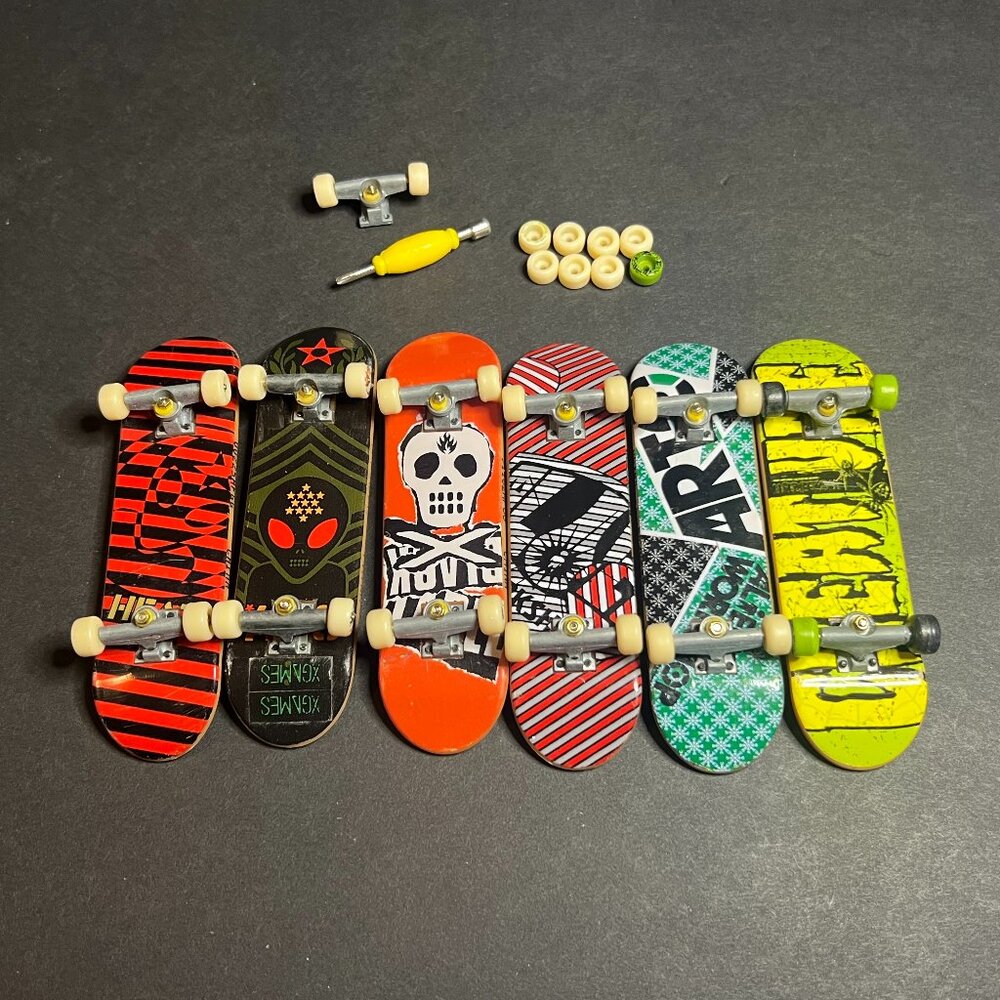 Lot of 2011 Tech Deck Alien Workshop, Creature & Black Label Finger Skateboards